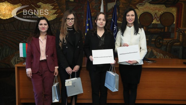 At a ceremony at the Ministry of Foreign Affairs, the Deputy PM and Minister of Foreign Affairs Maria Gabriel awarded the finalists in the contest for students 05 03 2024